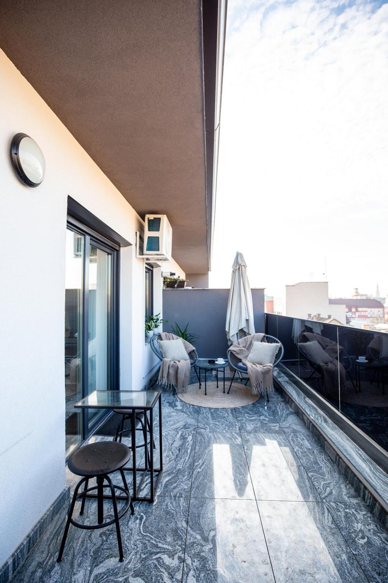 Unique City View Apartment Balcony & Parking Space Cluj-Napoca Extérieur photo